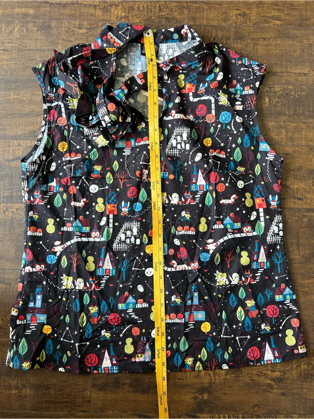 Retrolicious Black Sleeveless Collared Top with Halloween Print - Picture 9 of 9